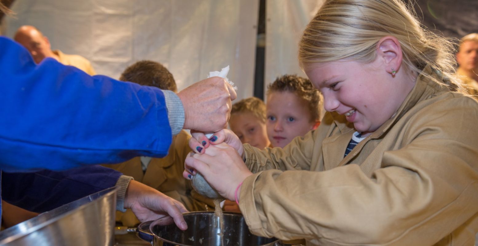 Hoe krijg je suiker uit een suikerbiet? Foto: Nederlands Openluchtmuseum