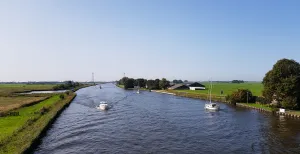 Verken de Friese wateren op een zeilboot Vaar in de prachtige omgeving van de Alde Feanen. Foto: DagjeWeg.NL / Tonny van Oosten