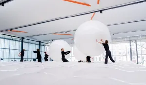 Mind Expanders. Haus-Rucker-Co Bron: Kunsthal Rotterdam, Mind Expanders. Foto: Marco De SwartFoto geüpload door gebruiker.