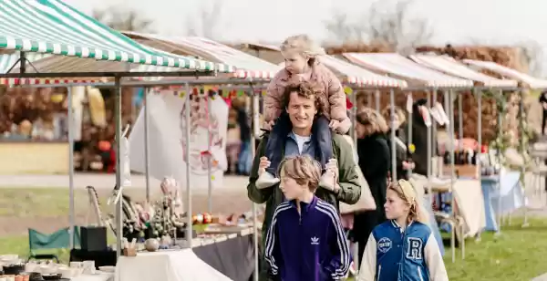 De leukste markten in maart Struin de kasteelmarkt af. Foto: Rijksmuseum Muiderslot