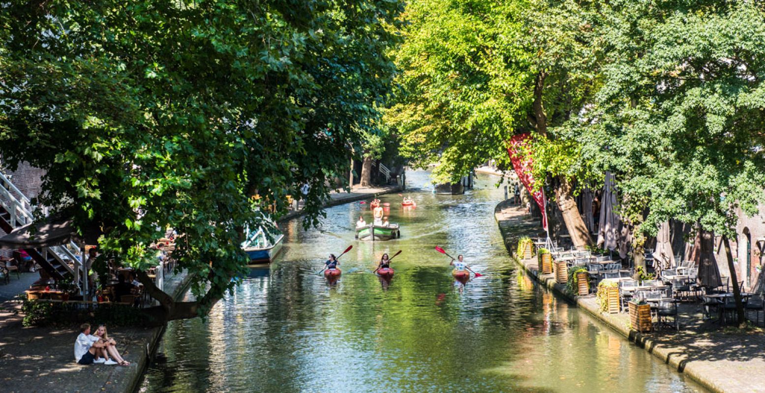 De Oudegracht, levensader van de stad Utrecht, is een heerlijke plek om te vertoeven en is de moeite van een bezichtiging waard. Foto: Utrecht Marketing © Anne Hamers