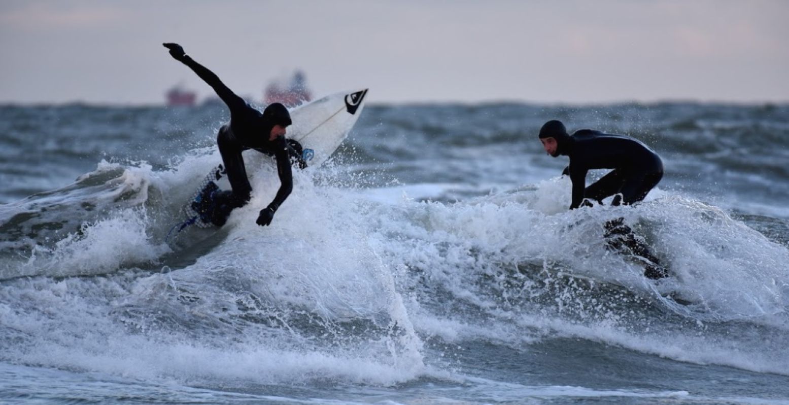 Het team van Hart Beach Quiksilver Surfschool in actie. Foto: Hart Beach Quiksilver Surfschool