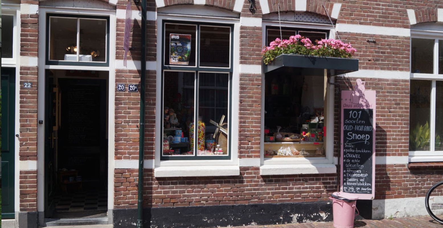 Een niet te missen winkeltje. Koop lekkers bij Oma's Snoepwinkel. Foto: Redactie DagjeWeg.NL © Grytsje Anna Pietersma