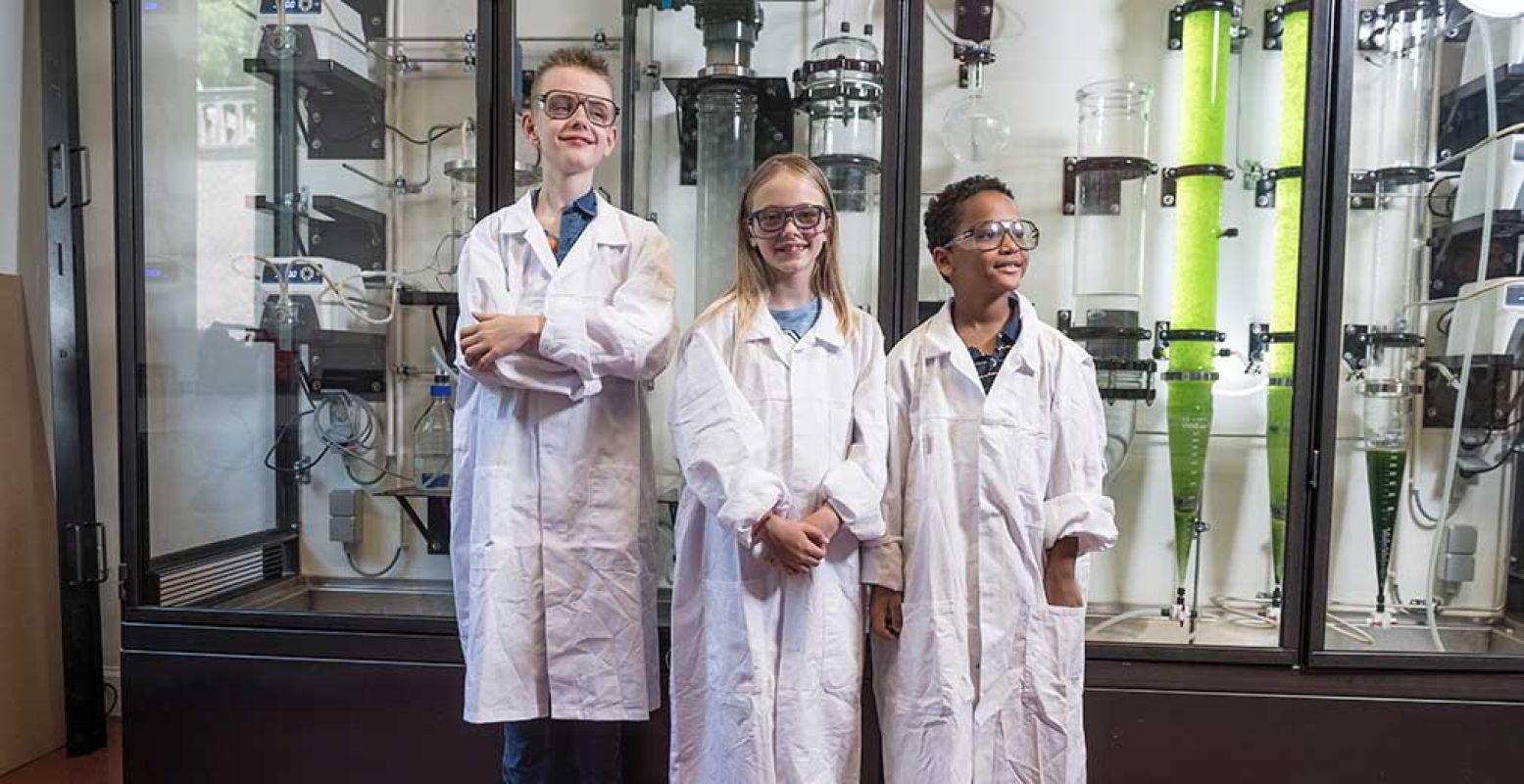 Kinderen zijn voor een dag wetenschapper of uitvinder in het Science Centre Delft. Foto: Het Science Centre Delft © Marcel Krijger.