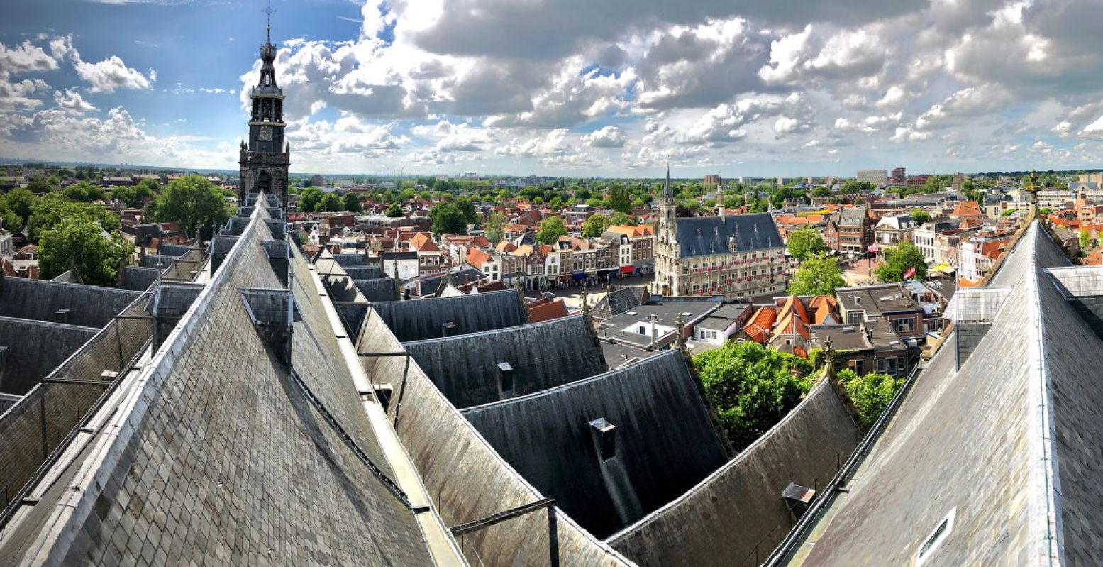 Op het dak van de Sint-Janskerk heb je een prachtig uitzicht over de stad. Foto: VVV Gouda