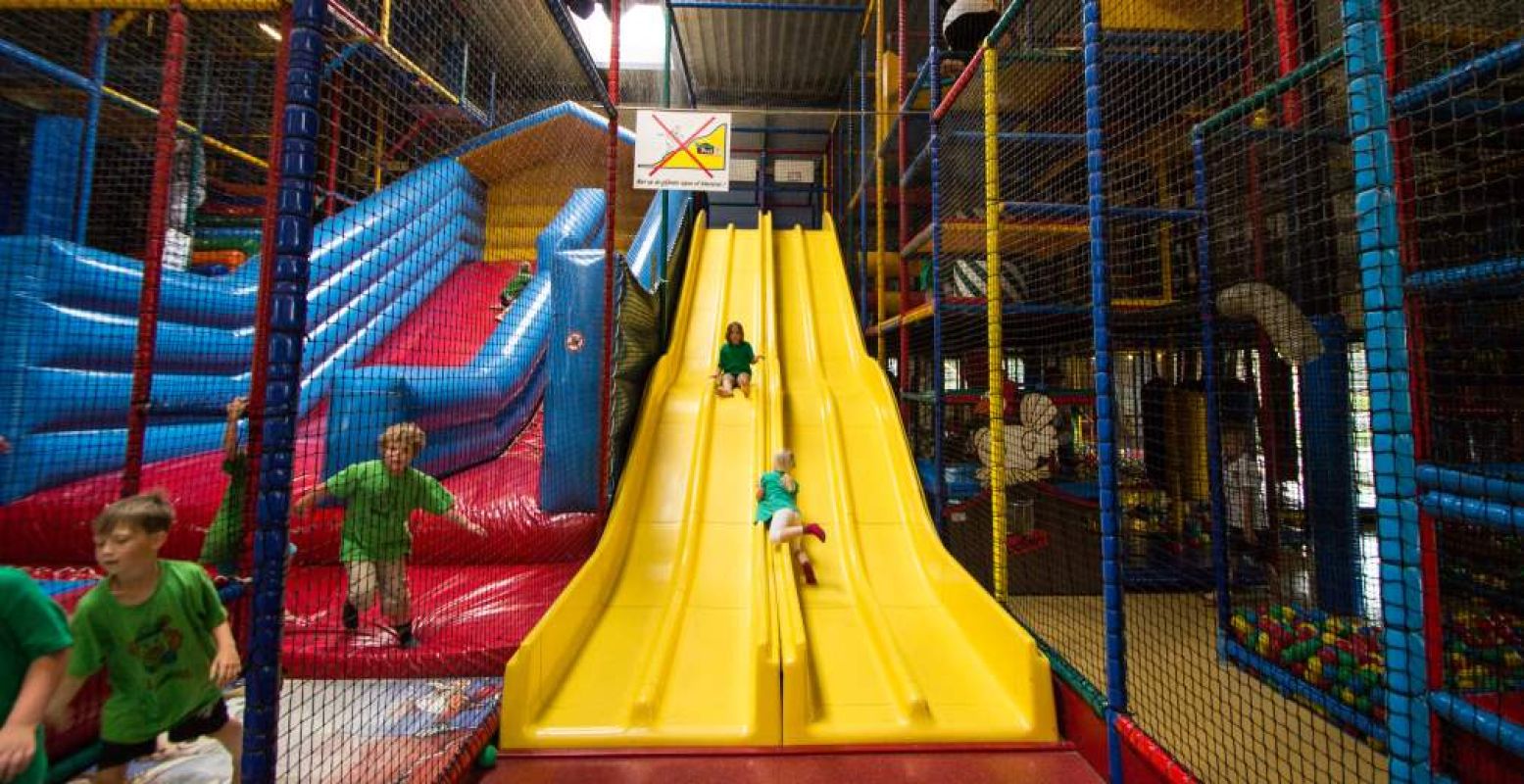 Speel tikkertje met je vrienden in indoor speeltuin MegaPret. Foto: MegaPret