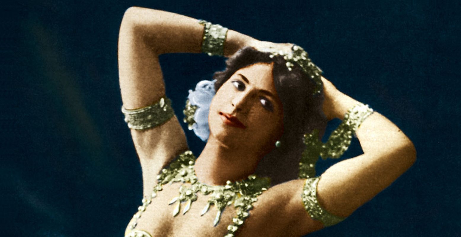 Bezoek de grootste Mata Hari tentoonstelling ooit in het Fries Museum. Foto: Mata Hari als danseres in Parijs, 1905, Collectie Fries Museum, Leeuwarden.