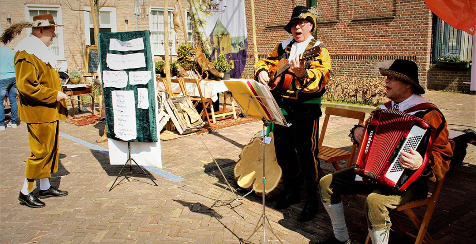 Muzikanten zorgen voor een vrolijke noot. Foto: Jan Lamers