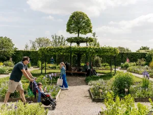 Het Muiderslot Verken de kasteeltuinen. Foto: Muiderslot