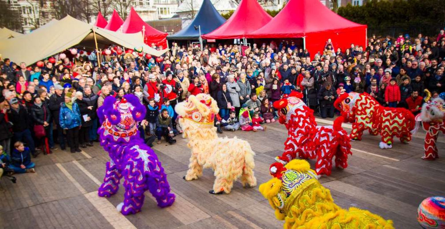 De parade met leeuwendans. Foto: RCNY © Evert Buitendijk