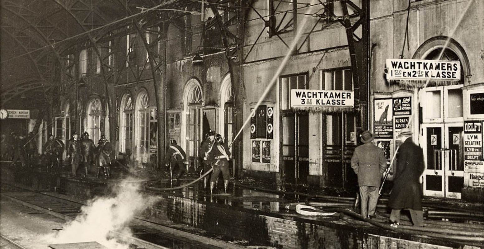 In 1938 was er brand op het perron van Utrecht Centraal. Bron: Het Spoorwegmuseum.