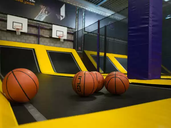 Spectaculair: jumpend basketballen.