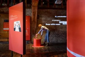 Cultuurnacht Gorinchem Fotograaf: Mike Bink Foto: De workshop sluit aan bij de tentoonsteling’Tegenpolen | Verschillend Ver