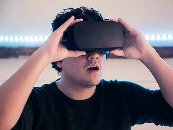 Ontdek clous via de VR bril. Foto: VR Escape Room Time © Thomas van Driel