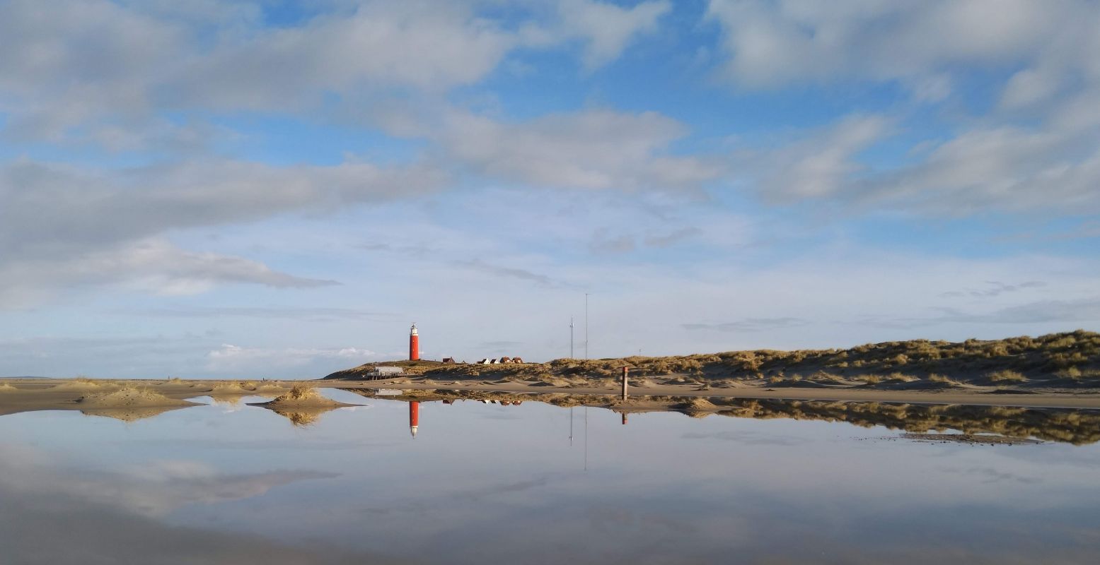 De vuurtoren van Texel op de noordelijke punt van het eiland. Foto: DagjeWeg.NL © Cris Heijkamp