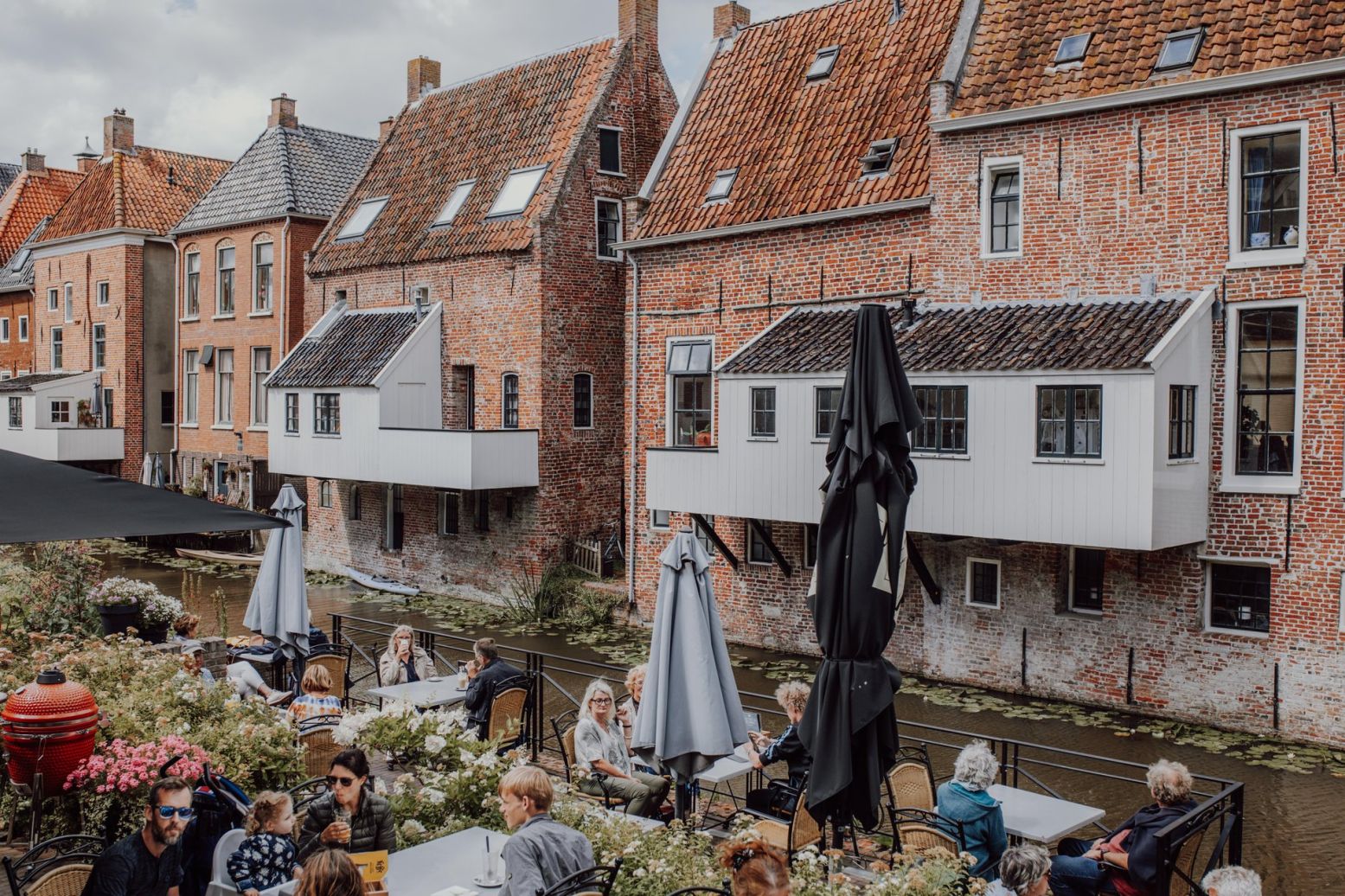 Vanaf Aan Tafel kijk je recht op de hangende keukens. Foto: Groningen Marketing © Stella Dekker Fotografie Vanaf Aan Tafel kijk je recht op de hangende keukens. Foto: Groningen Marketing © Stella Dekker Fotografie