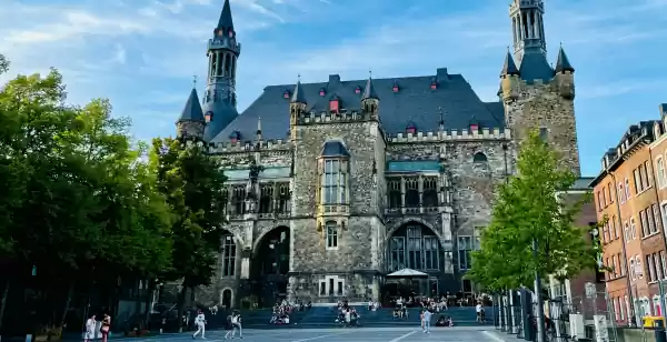 Een dagje Aken: de stad van Karel de Grote Kom naar Aken voor een dagje weg in een prachtige oude stad. Foto: Adnan Hajvazovic via  Unsplash 