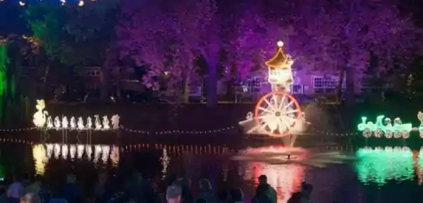 Weekendje weg in Eindhoven Sfeervolle Lichtjesroute in de Lichtstad. Foto: Lichtjesroute Eindhoven.