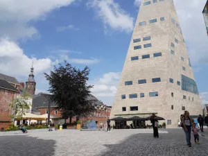 Een indrukwekkend en modern gebouw in hartje Groningen. Foto: André LÃ¶wenthal