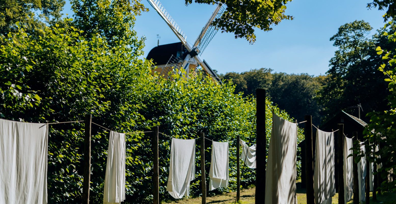 Laat je stapel wasgoed weer blinken tijdens de waswedstrijd. Foto: Nederlands Openluchtmuseum © Linde Berends Laat je stapel wasgoed weer blinken tijdens de waswedstrijd. Foto: Nederlands Openluchtmuseum © Linde Berends