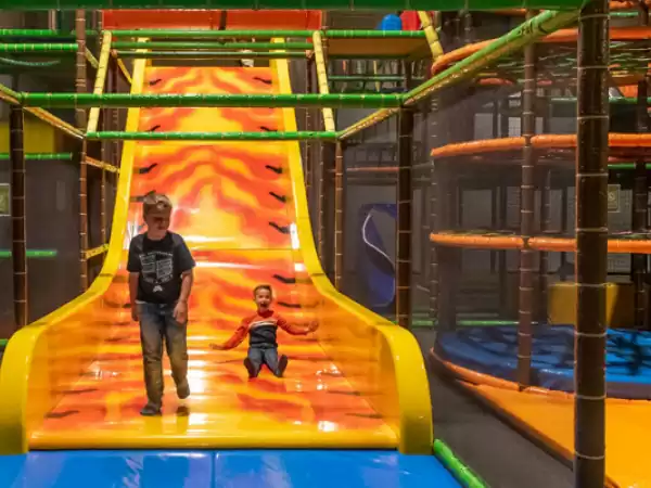 KidsPlaza Weert Van de kleurige glijbaan. Foto: Limburg Marketing