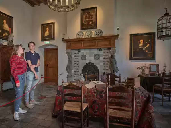 Bewonder de fraaie vertrekken, zoals de ridderzaal. Foto: Kasteel Doorwerth © Rob Schouten Fotografie
