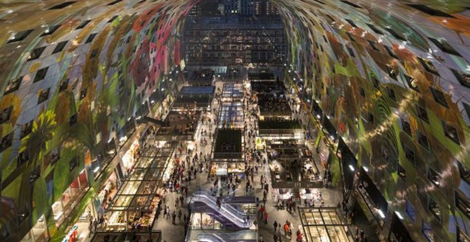 De binnenkant van de futuristische Markthal. Foto: Ossip van Duivenbode.