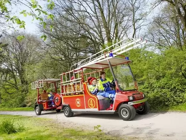 Huur een kinderbrandweerauto. Huur een kinderbrandweerauto.