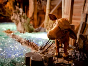 Je komt langs prachtige diorama's van hout. Foto: Bigship B.V.
