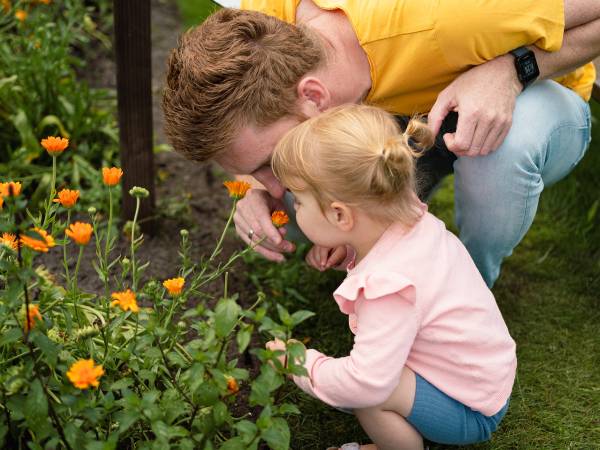 Samen genieten van de vele bloemen en kruiden. Foto: A.Vogel tuinen © In beeld met Floor