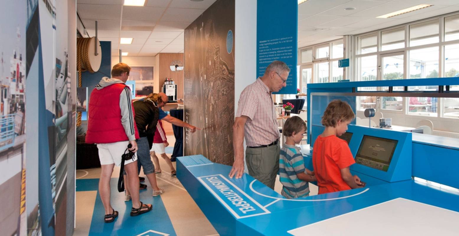 In het Portaal van Vlaanderen leer je alles over de haven en het sluizencomplex van Terneuzen. Foto: Provincie Zeeland © Felice Buonadonna