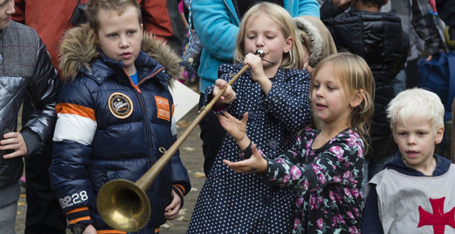 Wie blaast er op de bazuin?