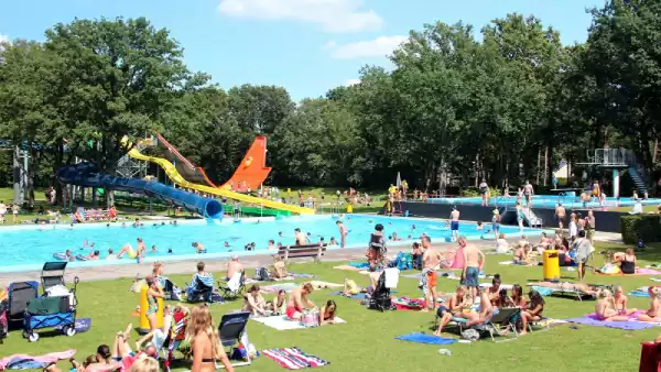 Camping en Vakantiepark Bosbad Hoeven Foto: © Molecaten