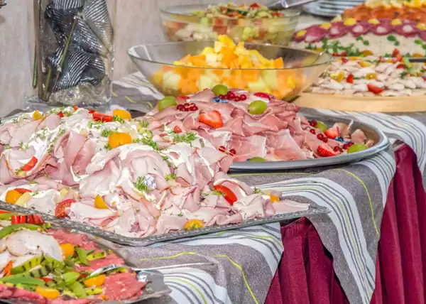 Heerlijke buffetten voor groepen. Foto: Panorama Restaurant De Blaauwe Kamer