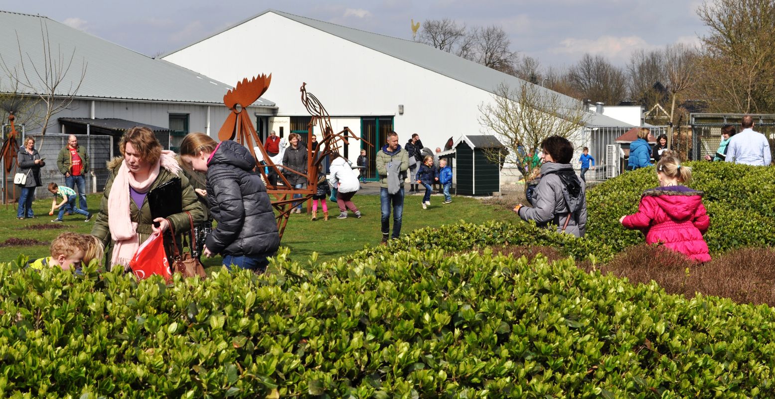 Duik in de struiken van de Hoendertuin bij het Pluimveemuseum en zoek het gouden ei. Foto: Gerard van de Bruinhorst