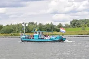 Vaar door de waterlinie met de Liniepont Foto geüpload door gebruiker Stichting Liniebreed Ondernemen.
