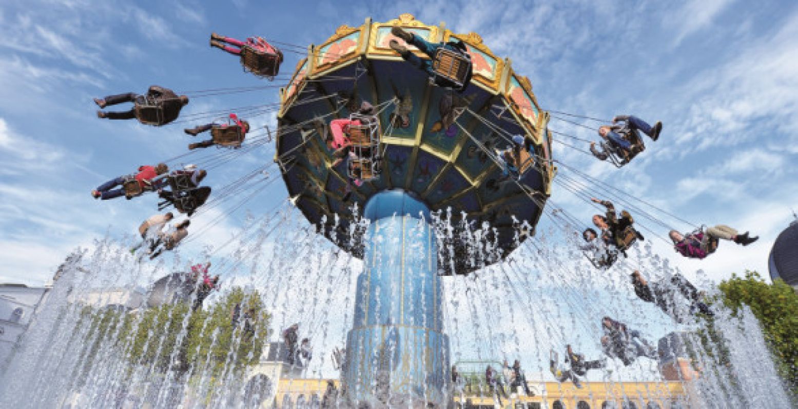 Genieten van de wind door je haren in de zweefmolen bij Phantasialand.