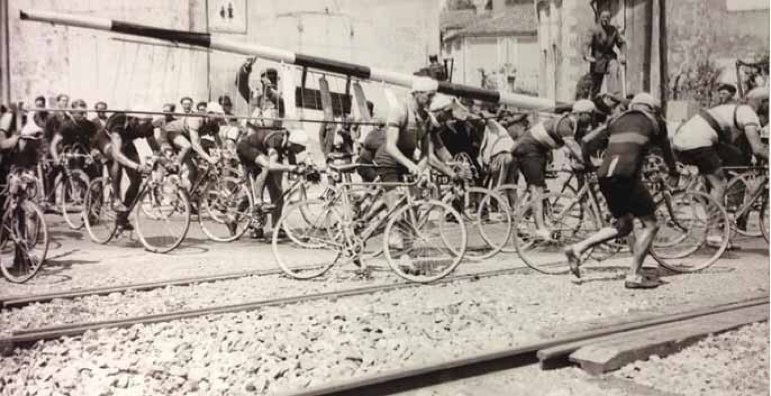 Renners gestuit door spoorbomen 1939. Foto: Spoorwegmuseum