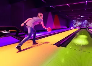 Gooi een strike bij het LED bowlen. Foto: Avonturenfabriek.