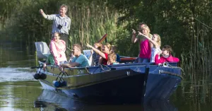 Herfstvaartocht op de Nieuwkoopse Plassen Herfstvaartocht op de Nieuwkoopse PlassenFoto geüpload door gebruiker Natuurmonumenten.