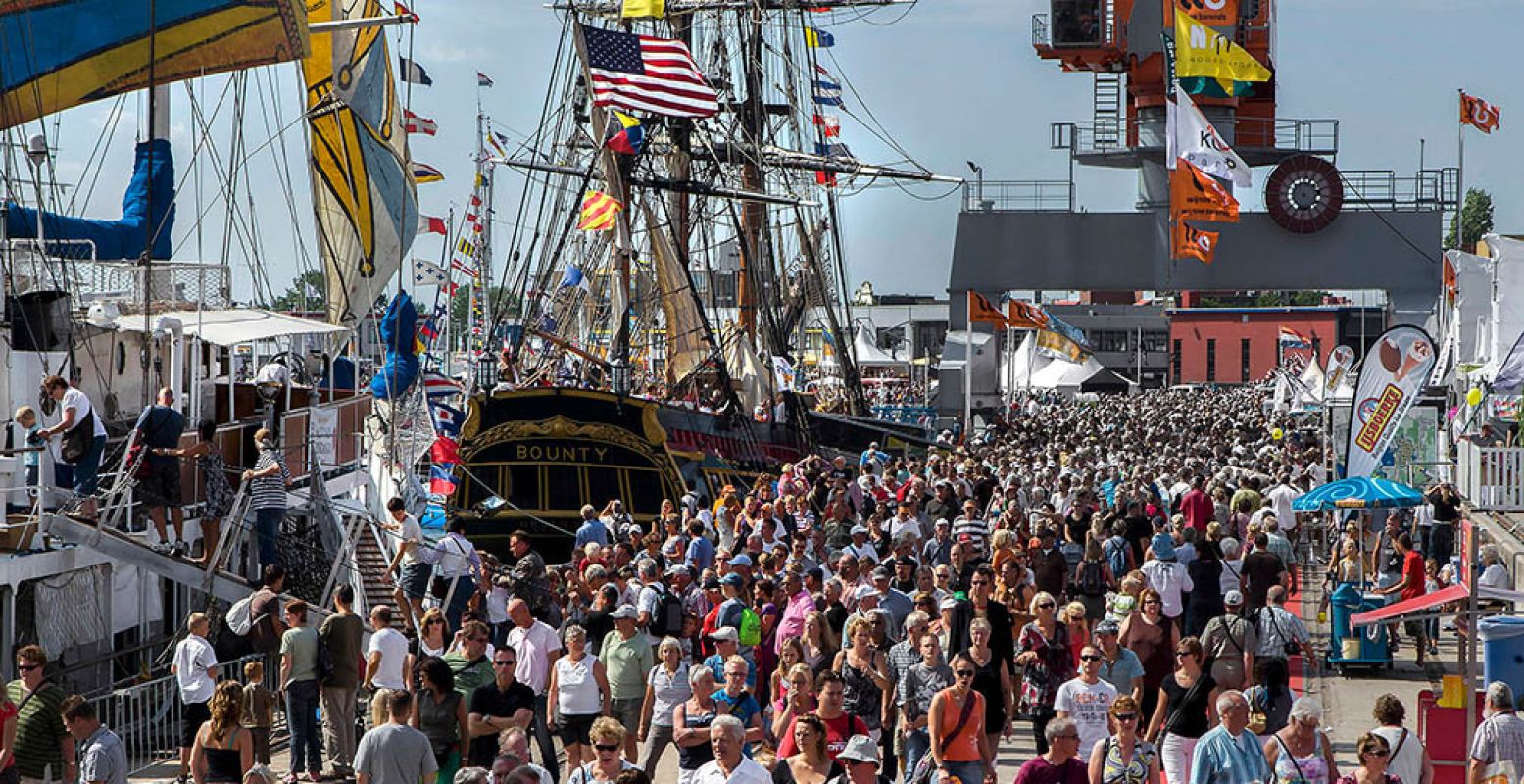 Bekijk de grootste zeilschepen ter wereld en honderden andere historische vaartuigen. Foto: DelfSail / Richard Degenhart.