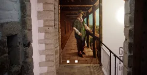 Krankzinnig, hoezo? Verhalen uit de Gevangenpoort Een levensgroot schilderij laat zien hoe de stadsmuur ooit doorliep rondom Bergen op Zoom. Foto: DagjeWeg.NL © Tonny van Oosten
