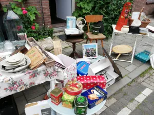 spullen op de stoep, Foto: Stoepromelmarkt038 spullen op de stoep, Foto: Stoepromelmarkt038
