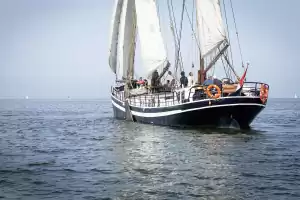 Op zee. Foto: Twee Gebroeders