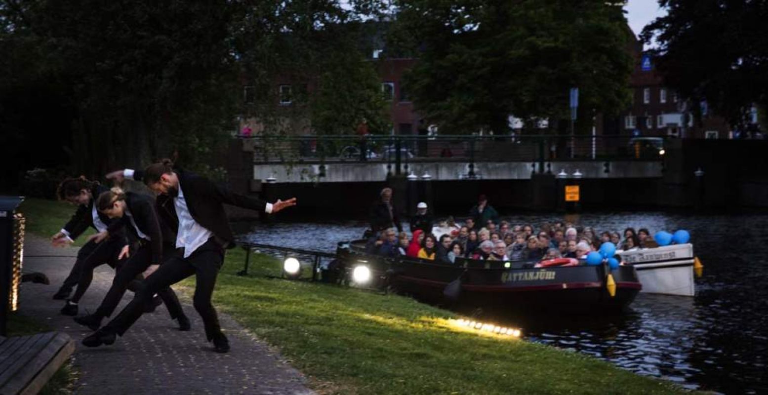 Geniet van optredens met dans. Foto: Schemerstad