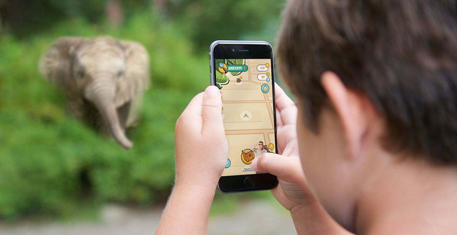 "Ja, ik heb er één!" Je eigen buurt wordt een savanne vol bijzondere dieren met de app Expeditie X voor kinderen. Foto: Expeditie X