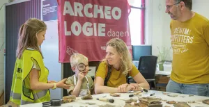 Wat ga jij vinden tijdens de Nationale Archeologiedagen? Wat zie jij in al deze scherven? Foto: Nationale Archeologiedagen © Floris Scheplitz