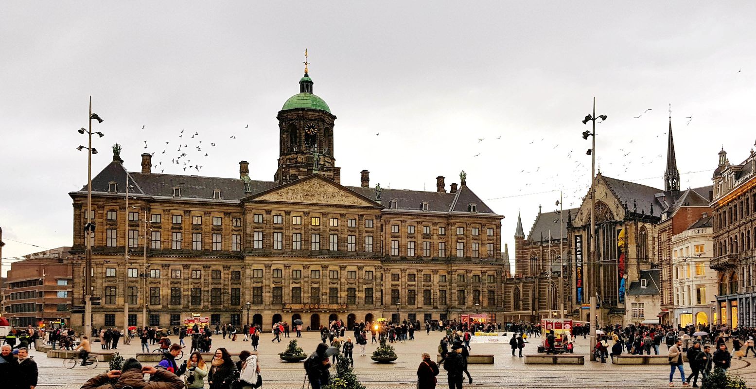 Bij de highlights van Amsterdam hoort natuurlijk het Koninklijk Paleis op de Dam. Foto:  Unsplash License  © 3DVisu