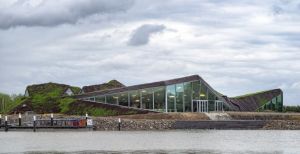 Over de foto: Het nieuwe museum verrijst als het ware uit de natuur. Foto: Ronald Tilleman Het nieuwe museum verrijst als het ware uit de natuur. Foto: Ronald Tilleman