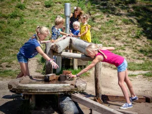 Klim, klauter, speel met water en bouw je eigen doolhof in de Speurtuin. Foto: GeoFort